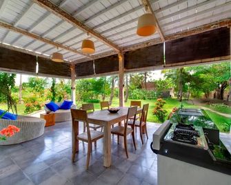 Beautiful 2br Villa Located In Gili Trawangan! - The Beach Is Just Outside! - Gili Trawangan - Patio