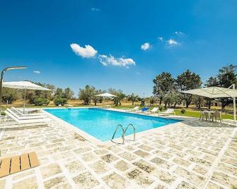 Villa Matidia: A welcoming villa surrounded by the greenery, with Free WI-FI. - Poggiardo - Piscine