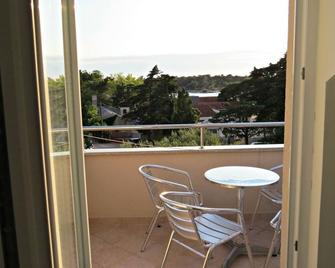 Apartments Karolina (20211-A5) - Novalja - island Pag - Novalja - Balcony