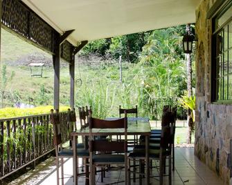 Gingerbread Restaurant & Hotel - Arenal - Patio