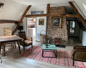 Mirus apartment at Château d'Harcelaines - Maisnières - Sala de estar