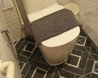 The O-Zone Airport Inn - Racha Thewa - Baño
