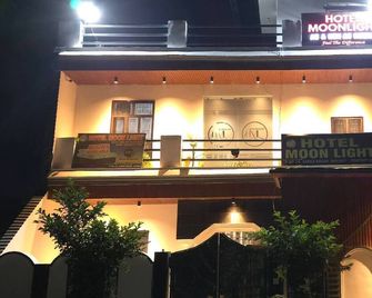Hotel Moonlight Meerut - Merath - Gebäude