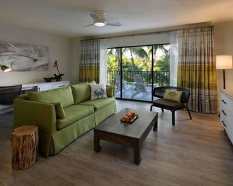 2 Bedroom Suite w/ Kitchenette, Outdoor Pool, Free Parking & Pet Friendly! - Islamorada - Sala de estar