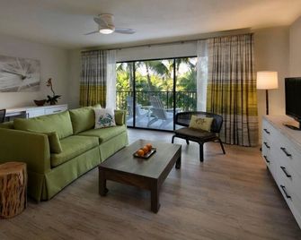 2 Bedroom Suite w/ Kitchenette, Outdoor Pool, Free Parking & Pet Friendly! - Islamorada - Stue