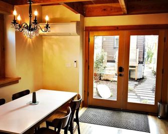 recently constructed eco-cottage, heart of SE Belmont/Hawthorne, walk everywhere - Portland - Dining room