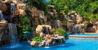 Clarion Suites Roatan at Pineapple Villas - Coxen Hole - Bể bơi