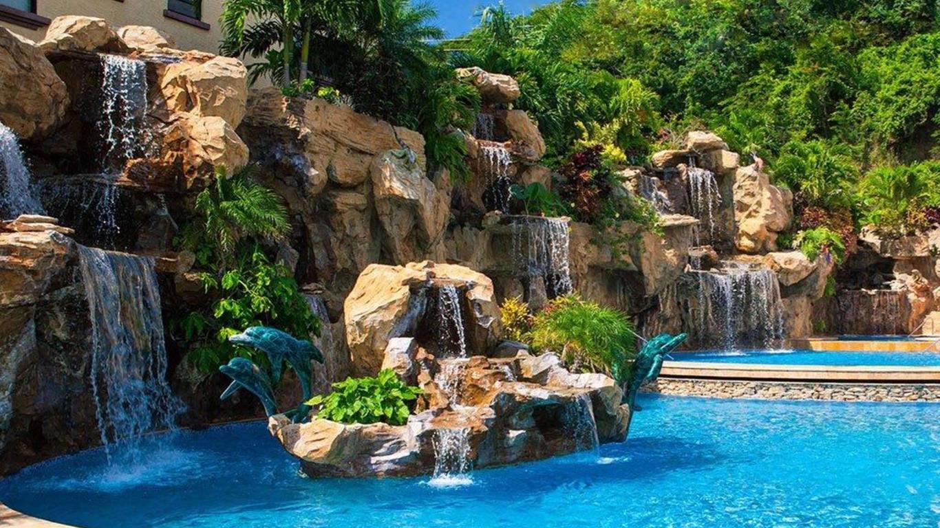 Clarion Suites Roatan at Pineapple Villas