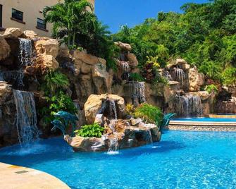 Clarion Suites Roatan at Pineapple Villas - Coxen Hole - Bể bơi