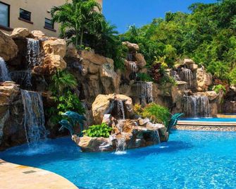 Clarion Suites Roatan at Pineapple Villas - Coxen Hole - Piscine