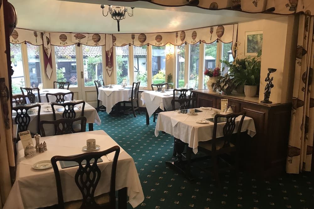 ويست لودج هوتل