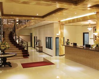 贊姆贊姆酒店及會議中心 - 巴圖 - 瑪琅 - 櫃檯