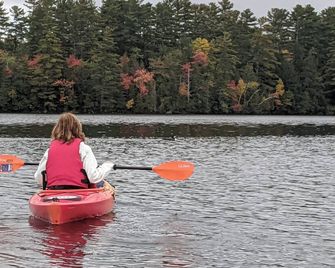 Secluded 3-Bedroom Cabin on Echo Lake - Readfield