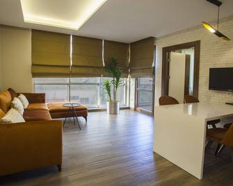 Maxuite Hotel in Home - Akçay - Living room