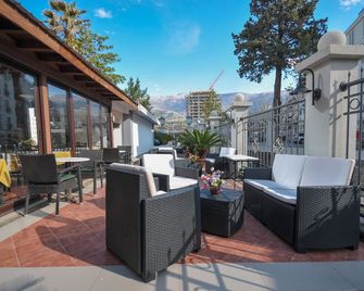 Hotel Oaza - Budva - Balkon