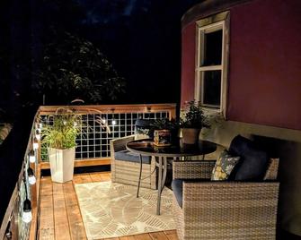 The Hive - Yurt on Hobby Farm - Sweetwater - Balkon