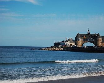Cozy, Centrally Located East Greenwich Cottage - East Greenwich - Beach