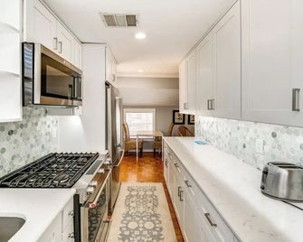 Walk to Stadium: University Park Gem! - 댈러스 - 주방