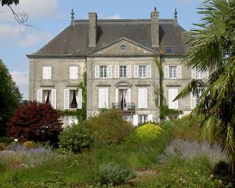 Spacious Comfortable Gite, Linen/ Towels Etc Included, 4 Star Rated, 5kms Shops. - Fontenay - Edificio