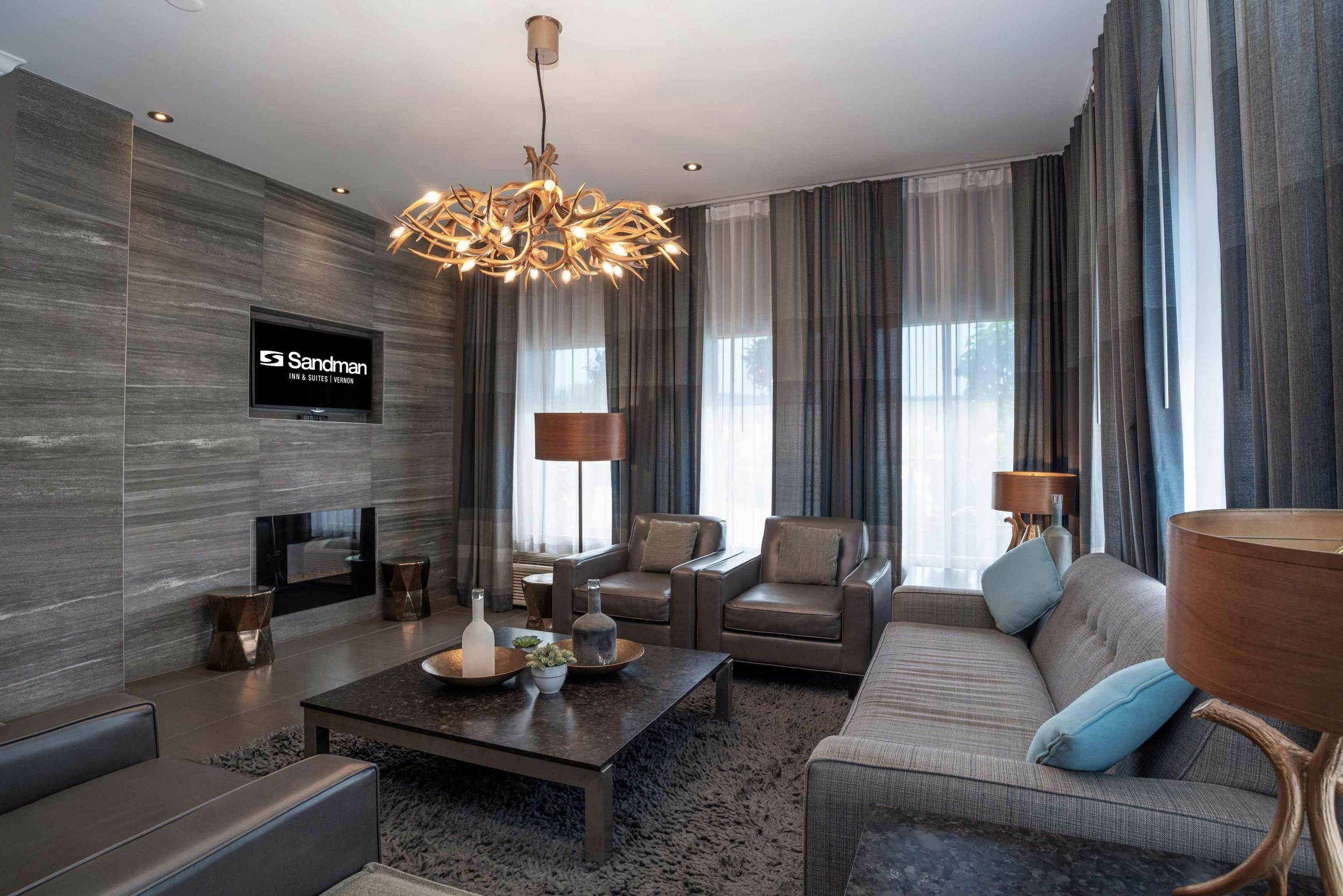 Sandman Hotel Vernon - Vernon - Living room
