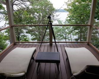 Private Lake House on Cayuga Lake in wine country near Taughannock Park - Trumansburg - Balcó