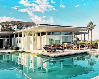 Oceanfront unit in the mid-century modern 1.7 acre Atlantic Beach Estate - Atlantic Beach - Pool