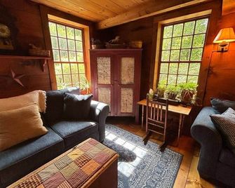 Old Deerfield Treasure! - Deerfield - Sala de estar