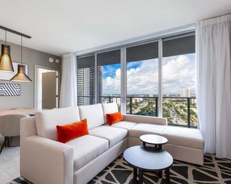 Hyde Beach House - Hollywood - Living room