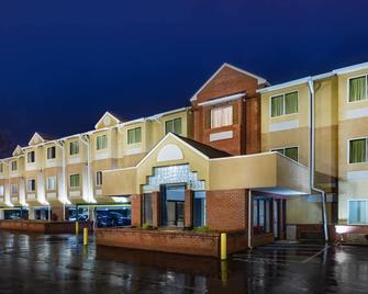 Microtel Inn & Suites by Wyndham Cornelius/Lake Norman - Cornelius - Building