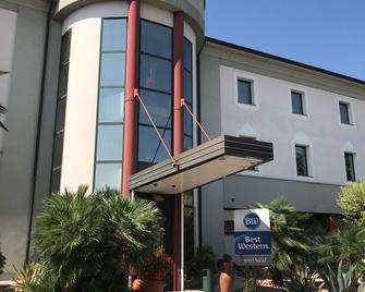 Best Western Hotel Solaf - Medolago - Edificio