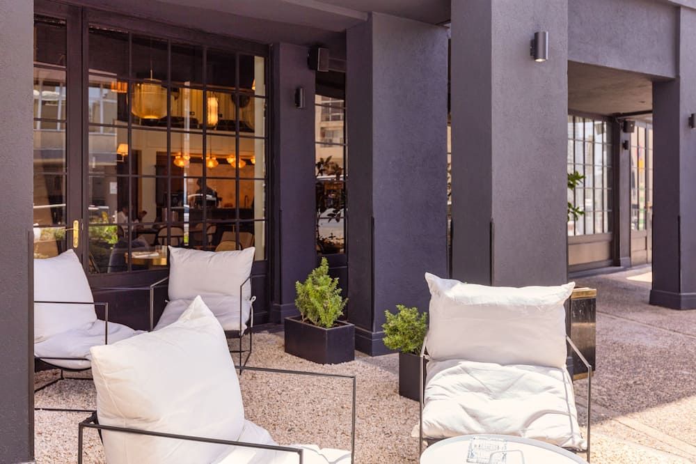 וילה בראון תל אביב, מבית מלונות בראון - תל אביב - פטיו