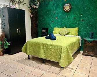 'The Enchanted Forest' at The Alchemist Cafe - Shuttle services available - Antigua Guatemala - Habitación