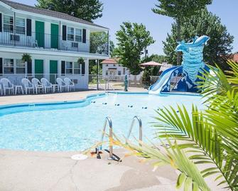 Colonial Motel - Wisconsin Dells - Piscina