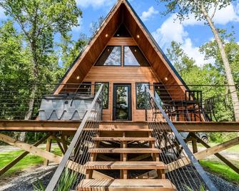 Modern A-Frame Cabin by Rip Van Winkle with Hot Tub - New Iberia - Building