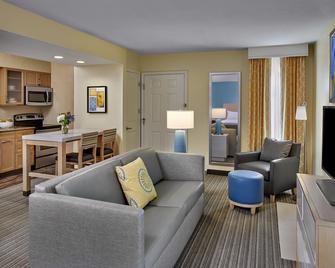 Sonesta ES Suites Cleveland Airport - Middleburg Heights - Living room