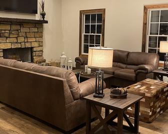 Luxury Cottage with pool, Less than 2 miles from Jamestown Marina!! - Jamestown - Sala de estar