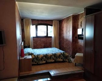 B&B Villa Anita - Bellano - Schlafzimmer