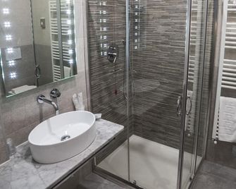 Cinque Terre Gateway - La Spezia - Bathroom