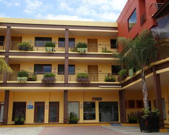 Hotel Plaza Bernal - Bernal - Будівля