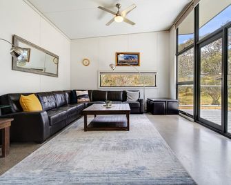 Ecocrackenback 14 Sustainable chalet. Stay 3, Pay 2 Summer 2026 - Crackenback - Salon