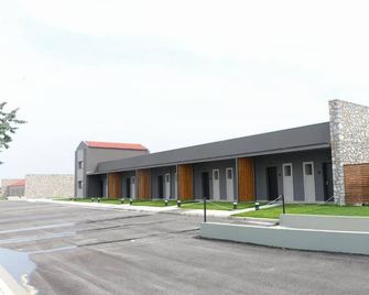 Comfort Suites & Rooms - Larissa - Edificio