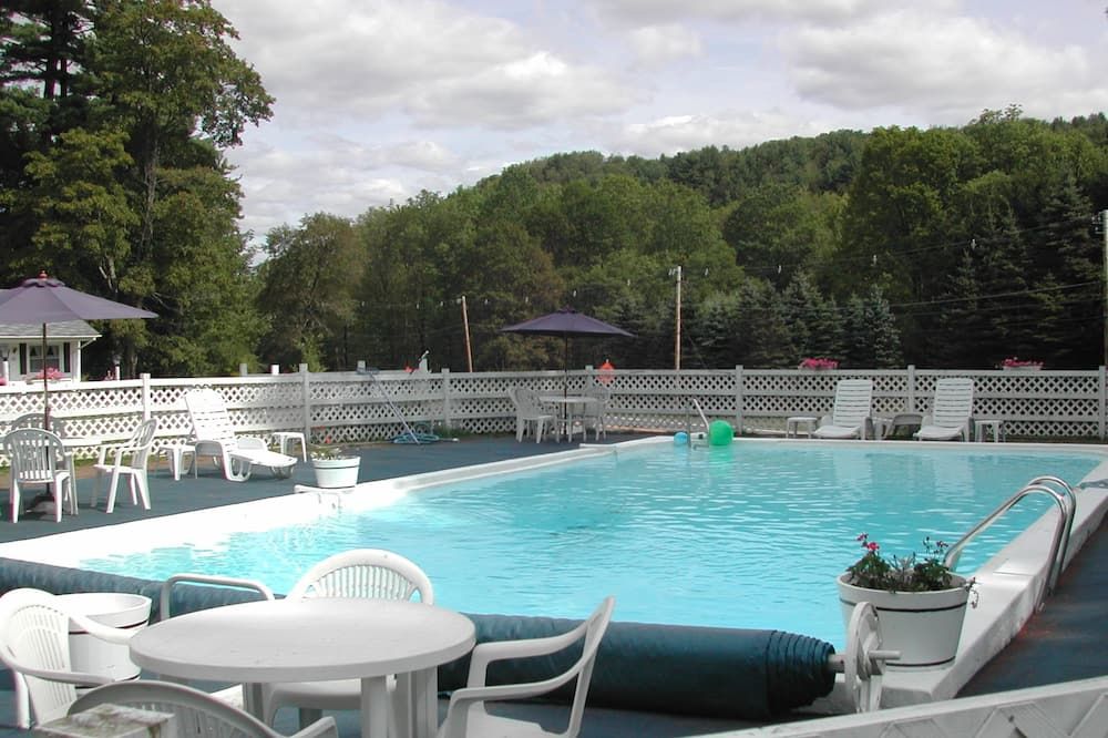 1896 House Brookside & Pondside Country Motels - Williamstown - Pool