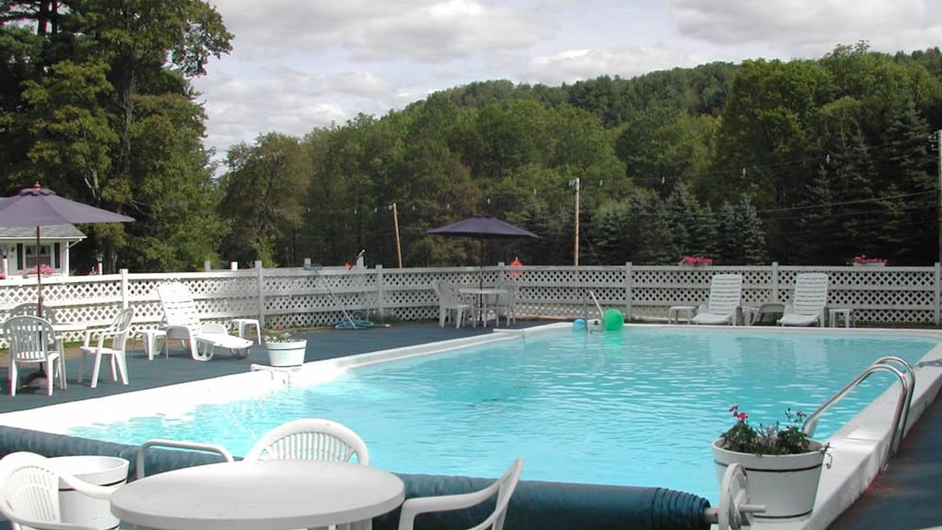 1896 House Brookside & Pondside Country Motels