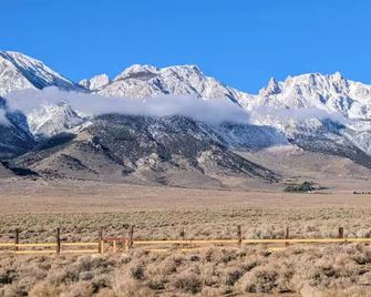 Summit Sanctuary: 360° Views - Lone Pine - Außenansicht
