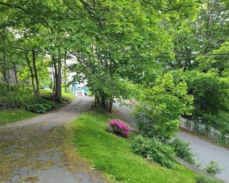 1930'S Charming & Enchanted Unit By Waterfalls - Halifax