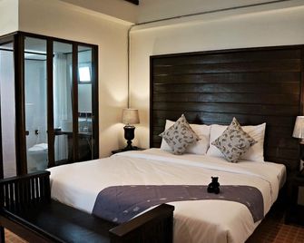 كامباينج نجام هوتل - شيانج ماي - غرفة نوم