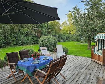 Holiday apartment Stockelsdorf for 1 - 4 persons with 1 bedroom - Holiday apartment - Stockelsdorf - Innenhof