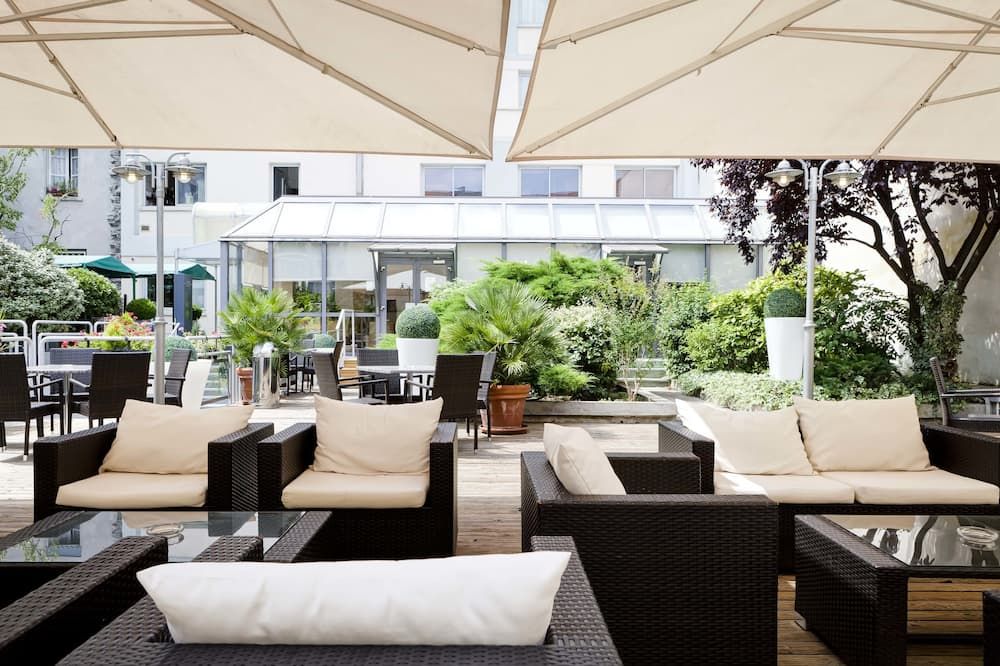 Hotel Charlemagne By Happyculture - ליון - פטיו