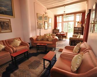 Windamere Hotel - A Colonial Heritage - Darjeeling - Living room
