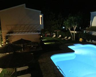 Satori Boutique Hotel - Acharavi - Piscină